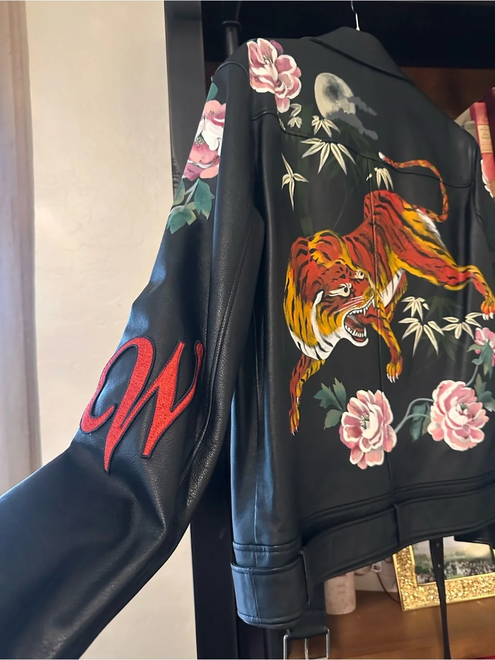 GUCCI black leather motorcycle jacket, rare and beautiful! Tiger and roses